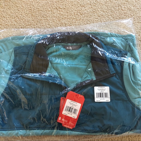 The North Face Mountain Sweatshirt 1/4 Zip - Picture 3 of 5